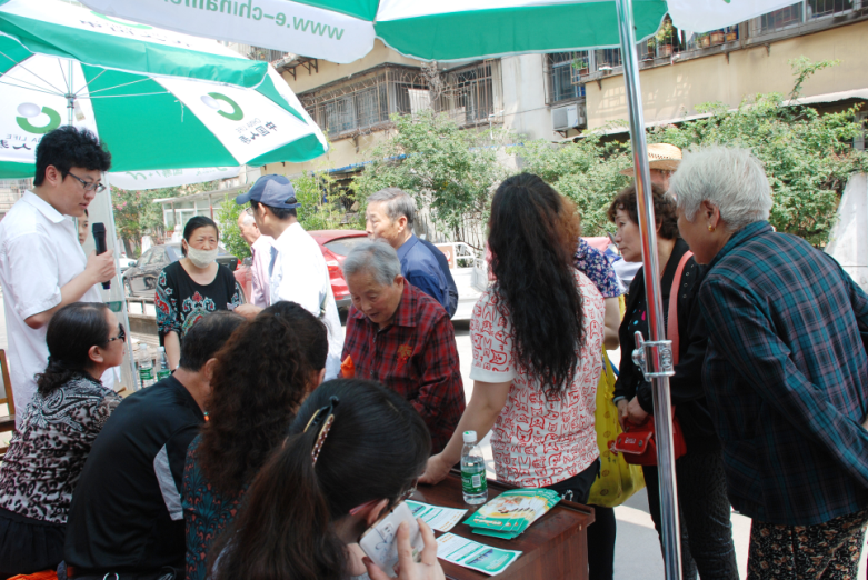 “安康关爱进社区”--深入宣传基层意外伤害保险