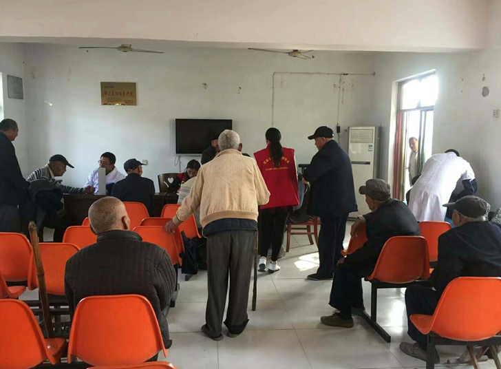 沛县汉源街道那庄村组织老年人体检