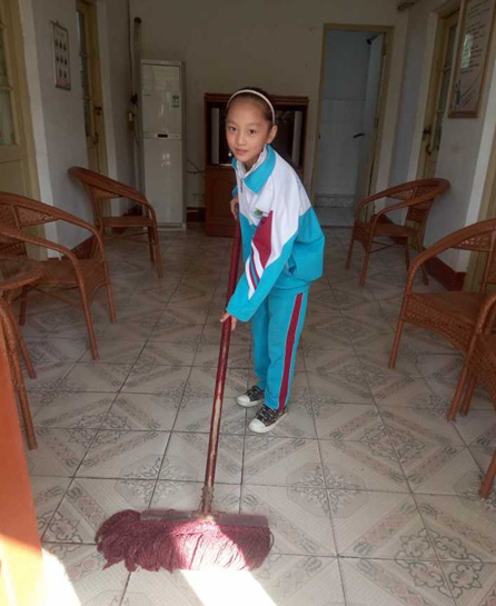 沛县敬安镇组织小学生到镇敬老院开展重阳节敬老活动