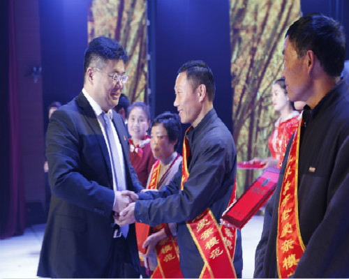 ���������������Ľ����Ͼ��ϻ���� ����2017ʮ��Т�ϰ���ģ������������